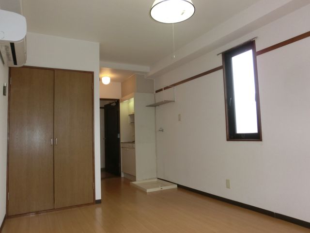 Living and room. Light floor material is the studio of impressive flooring tone