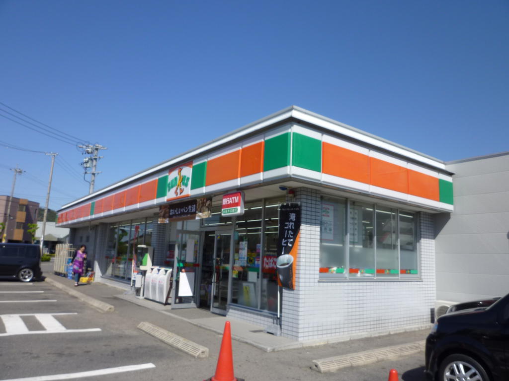 Convenience store. Thanks Inuyama Ueno store up (convenience store) 375m