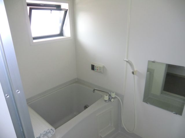 Bath. It is the bathroom of the small window with & Reheating function rooms