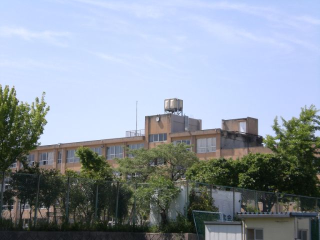 Primary school. Municipal Gakuden up to elementary school (elementary school) 1600m