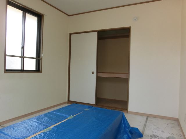 Living and room. Do not settle down slowly in the Japanese-style room.