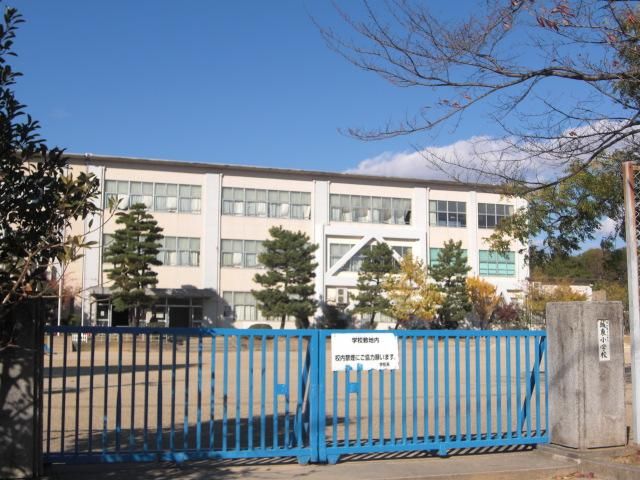Primary school. Municipal Joto up to elementary school (elementary school) 1900m