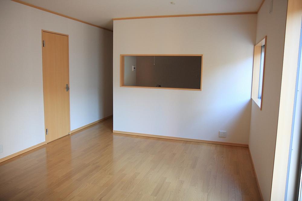 Same specifications photos (living)