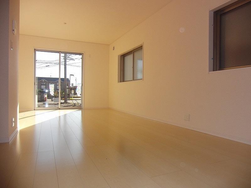 Living. Local (11 May 2013) Shooting