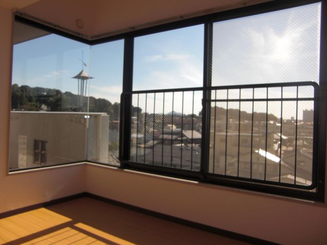 Living and room. It has become a solarium tone! It will view the Inuyama Castle on the west side