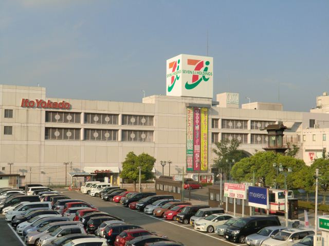 Shopping centre. Ito-Yokado to (shopping center) 940m