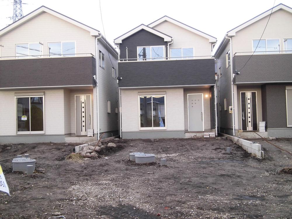 Local appearance photo. Building 2 Appearance: November 12, 2013 shooting