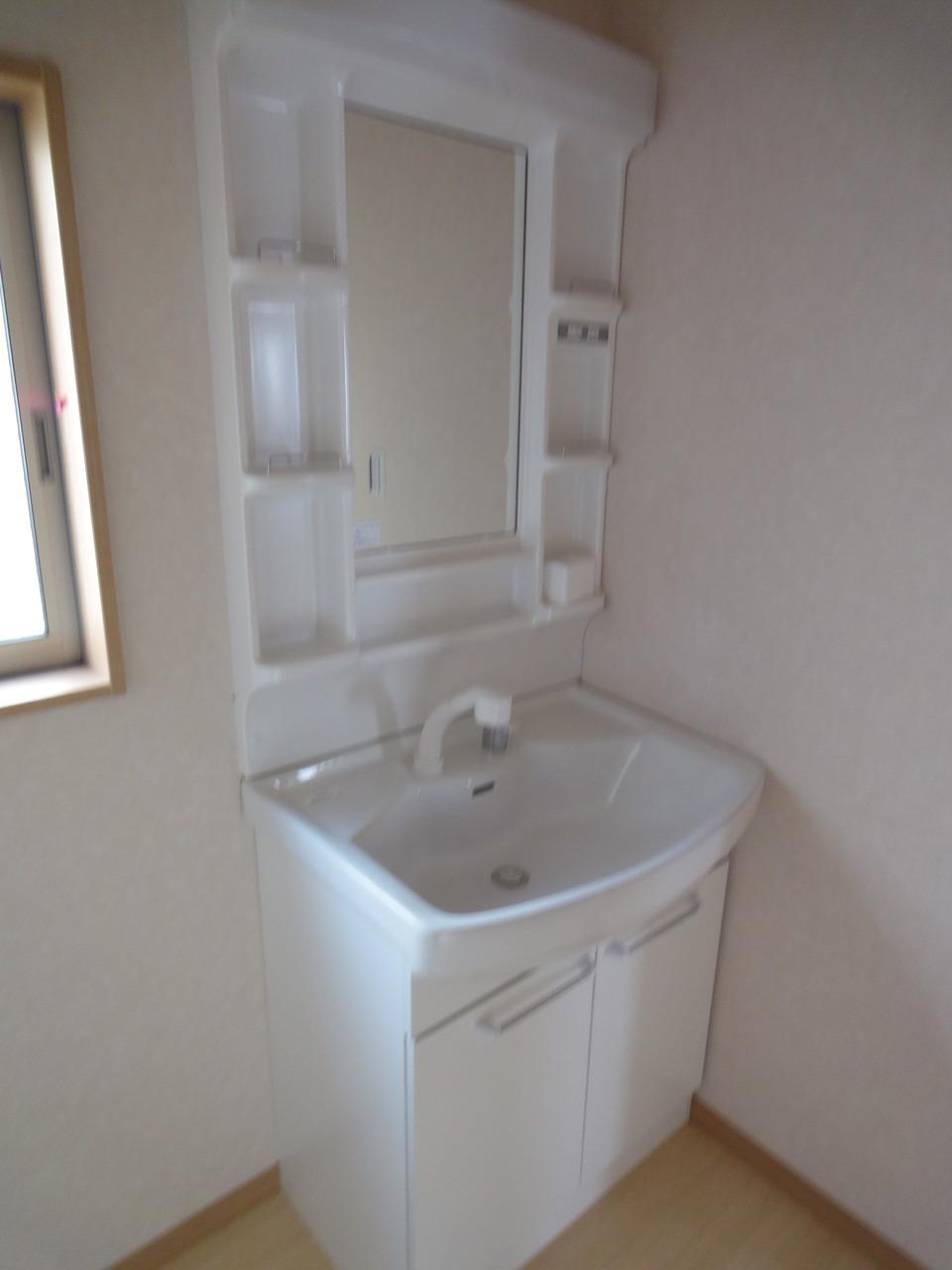 Wash basin, toilet. (2013.11.14 shooting)