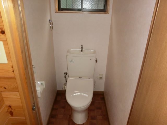 Toilet. A clean toilet space. Small window also equipped!