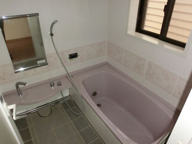 Bath. Why do not heal fatigue of the day with a spacious bathroom?