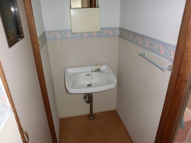 Washroom. It is vanity space! 
