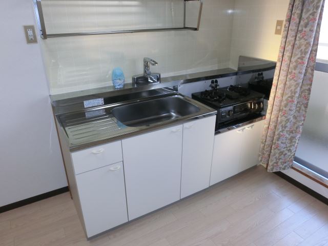 Kitchen. It is easy to kitchen space of spacious cooking!