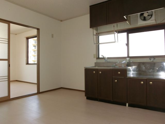 Living and room. Dining space with a cleanliness that was the white tones