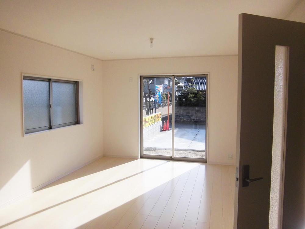 Living. Living: 2013 November shooting