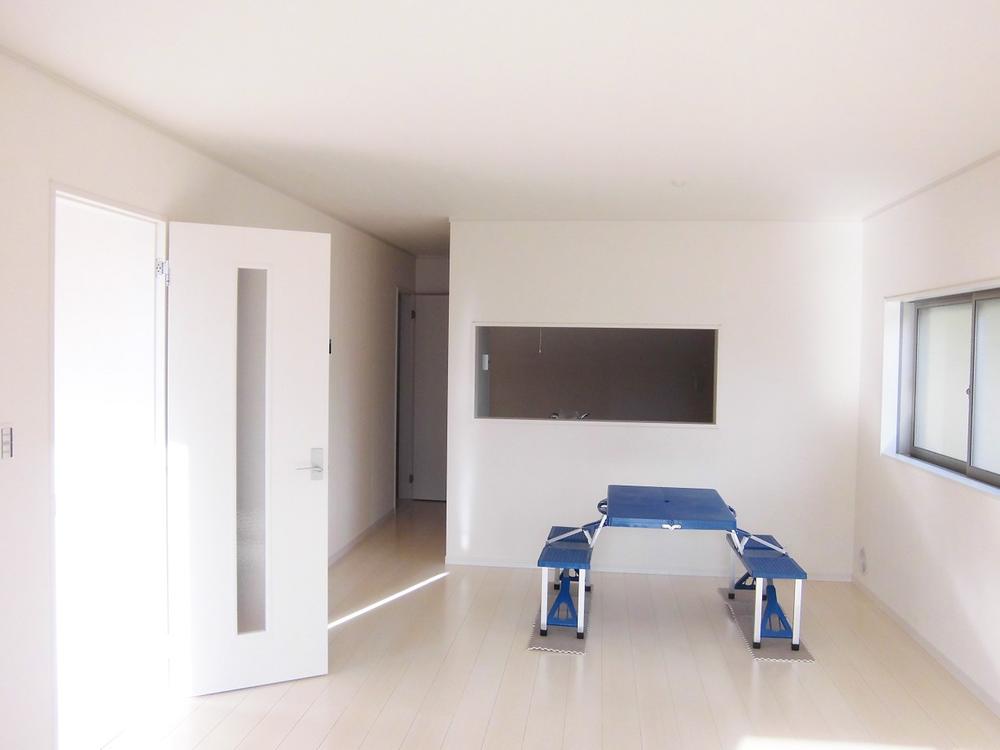 Living. Living: 2013 November shooting