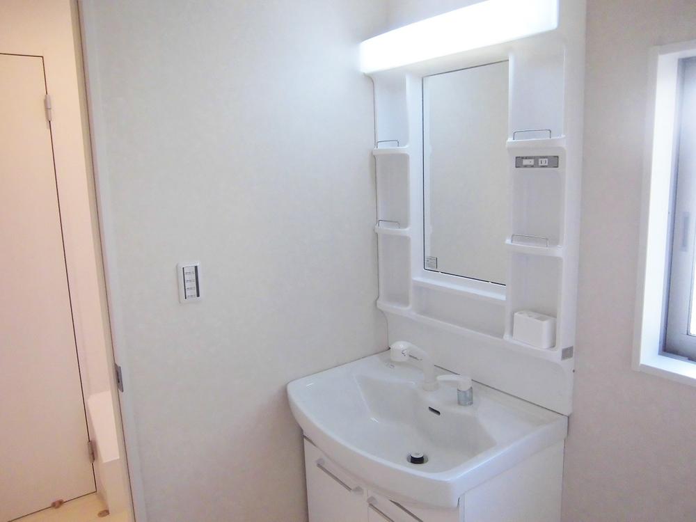 Wash basin, toilet. Basin: 2013 November shooting