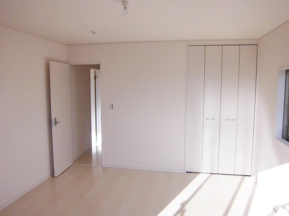 Non-living room. Western-style: 2013 November shooting