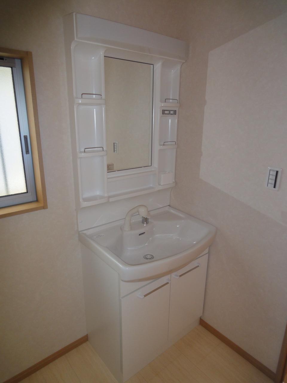 Wash basin, toilet. (2013.11.14 shooting)