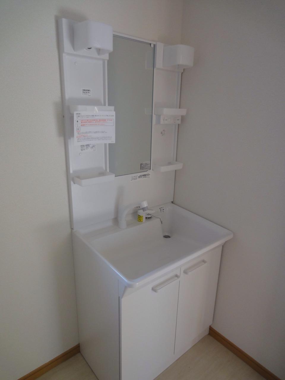 Wash basin, toilet. (2013.11.8 shooting)