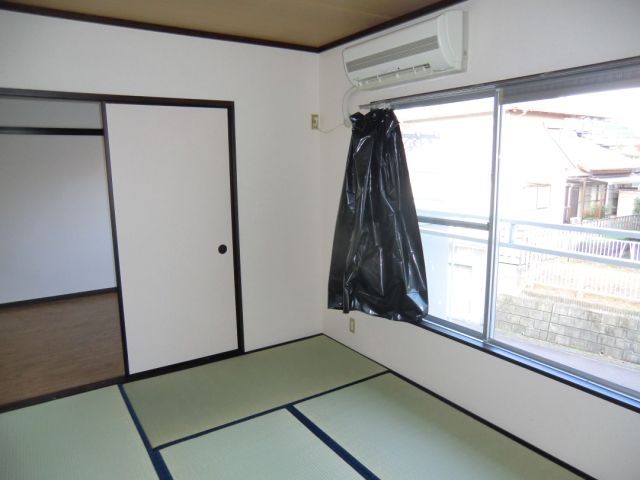 Living and room. Air conditioning of service goods in Japanese-style room