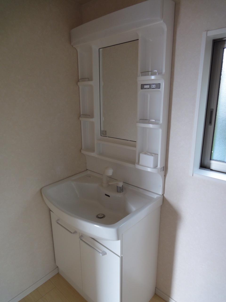 Wash basin, toilet. (2013.11.14 shooting)