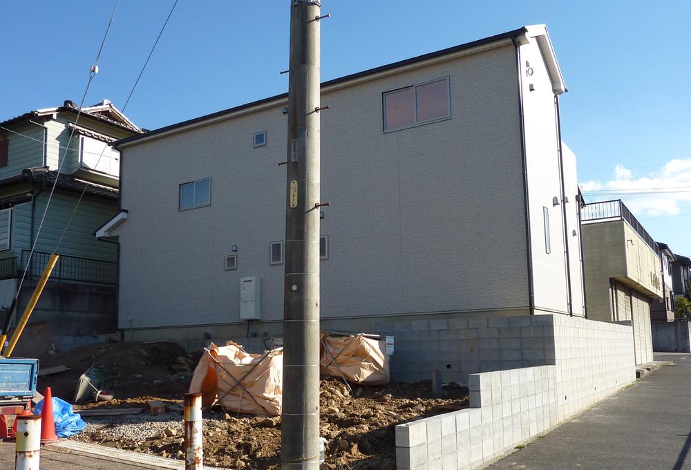 Local photos, including front road. Local (11 May 2013) Shooting