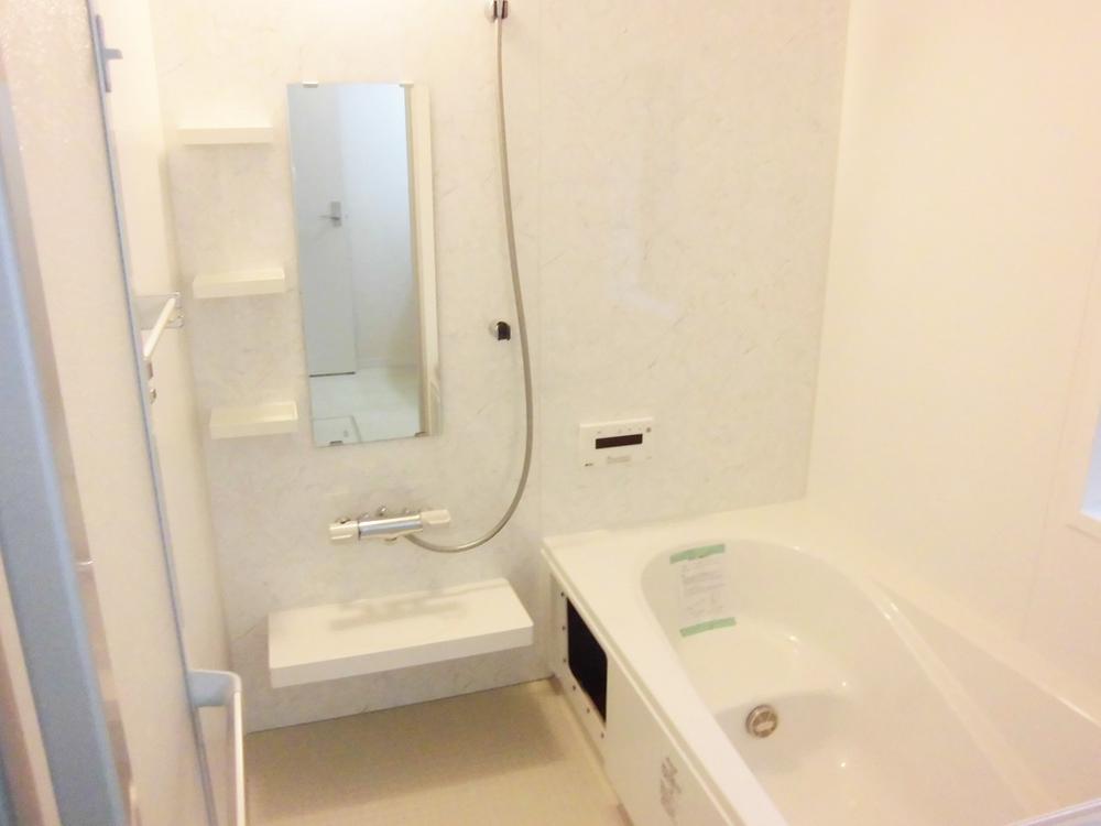 Bathroom. Unit bus: October 2013 shooting