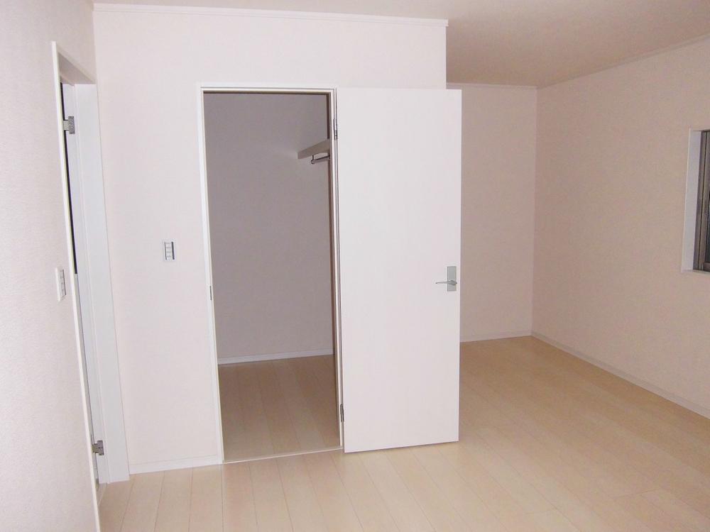 Non-living room. Walk-in closet: October 2013 shooting