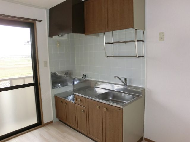 Kitchen. Kitchen space, facing the south side is bright and ventilation is easy to!