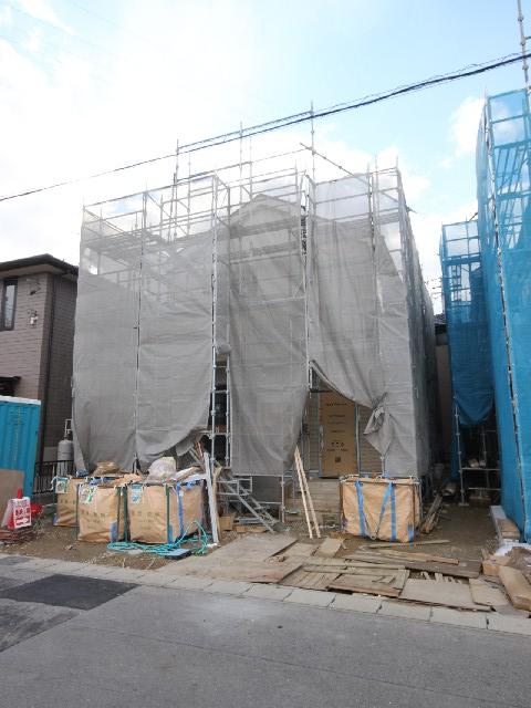 Local photos, including front road. Local photos, including the front road