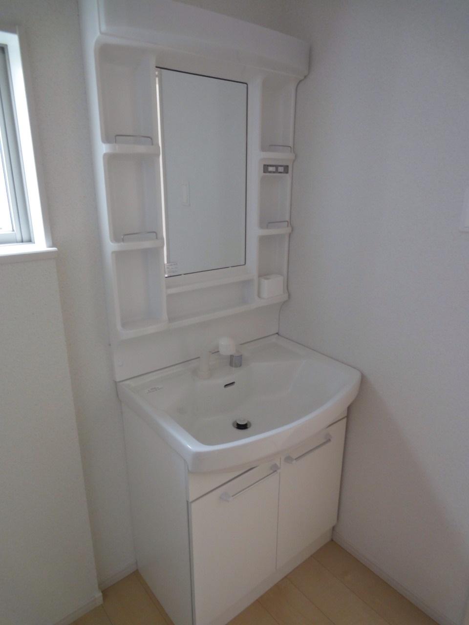 Wash basin, toilet. (2013.12.20 shooting)