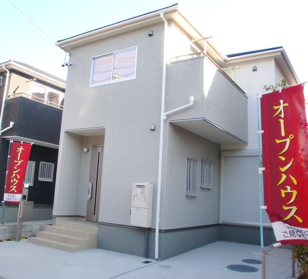 Local appearance photo. Local (12 May 2013) Shooting