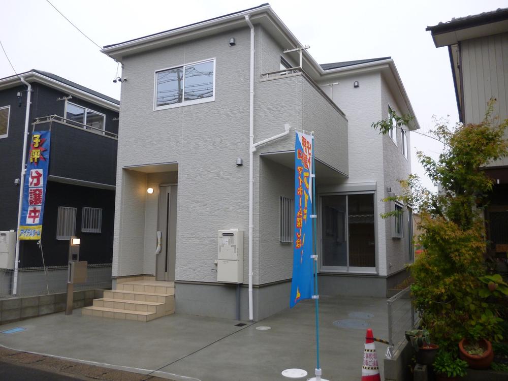 There are two Building parking two cars available car space! . Building 2