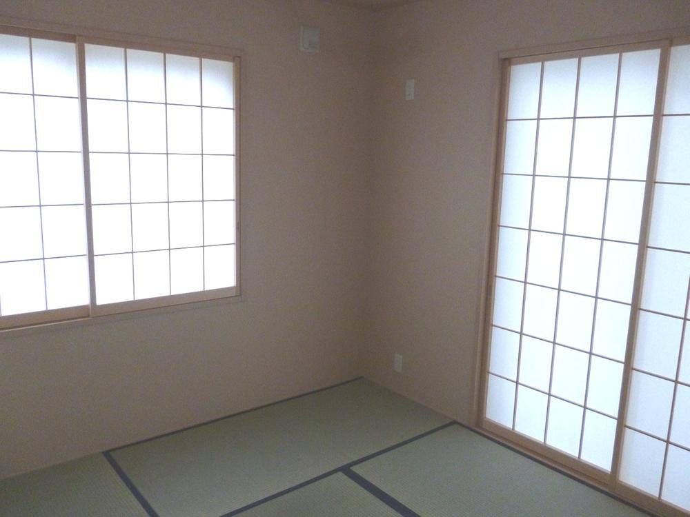 Non-living room. First floor Japanese-style room adjacent to the 1 Building LDK