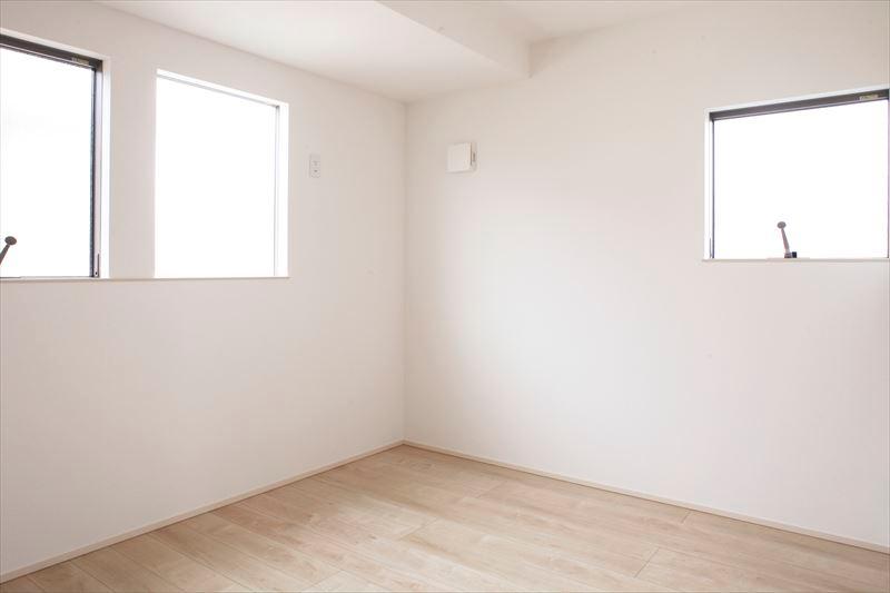 Non-living room. So keep refreshing the building A Western-style room, We nestled the closet even Western-style. 