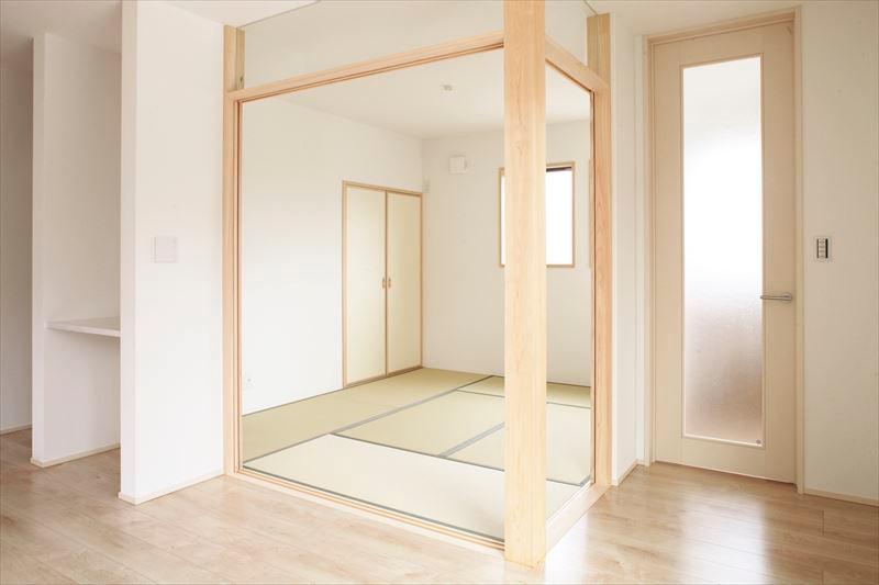Japanese-style room with a lead in building A Japanese-style living room, Hospitality Ya time visitor, Such as children's playground, You can use it as a universal space. . Building A Japanese-style room