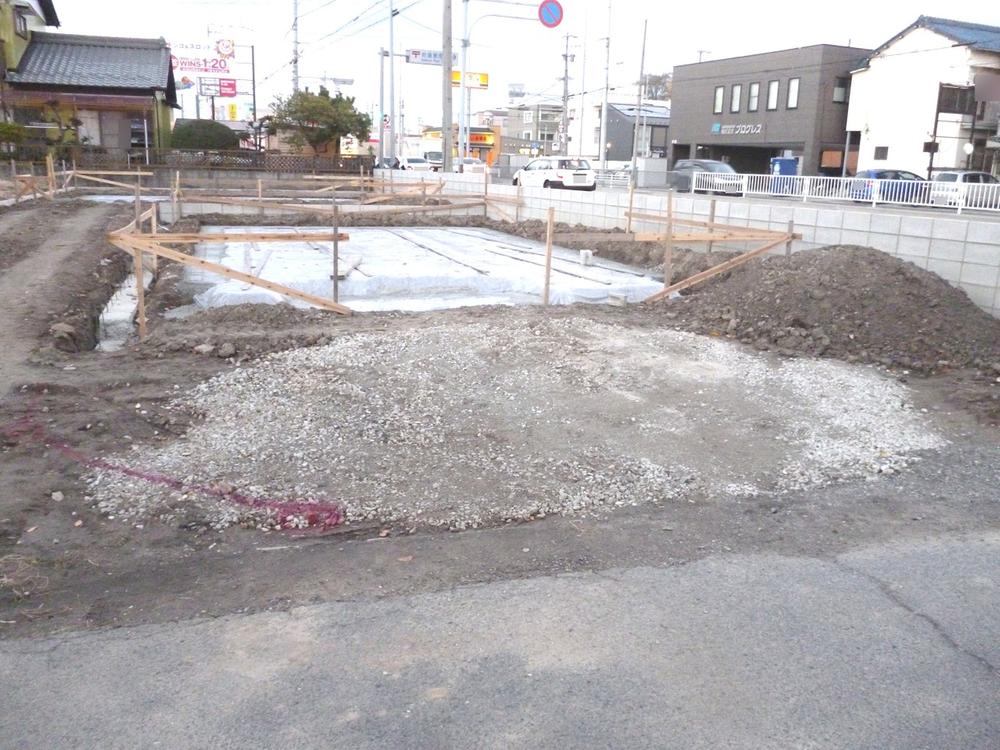 Other local. 1 Building Parking two cars Allowed! 