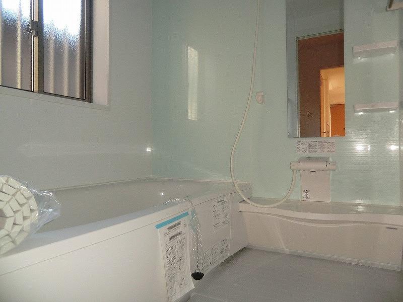 Bathroom. Local (11 May 2013) Shooting