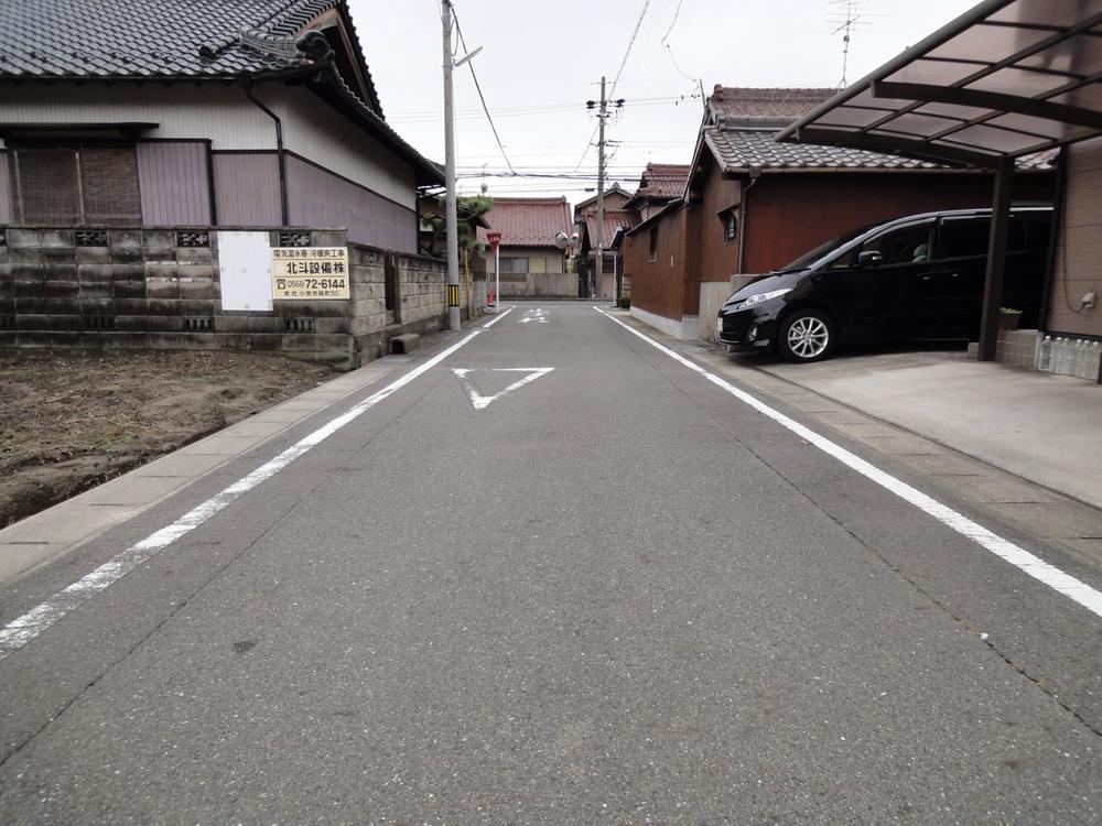 Local photos, including front road. (2013.10.22 shooting)