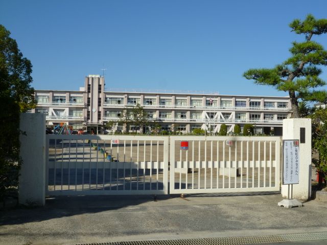 Primary school. Municipal Iwakurakita up to elementary school (elementary school) 690m