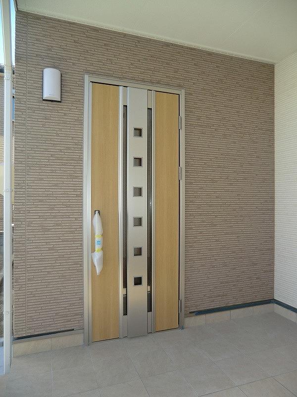 Entrance. Local (12 May 2013) Shooting