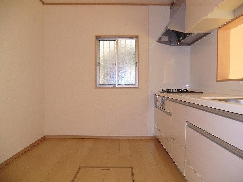 Kitchen. Local (12 May 2013) Shooting