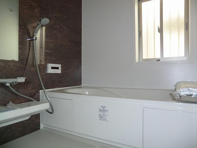 Bathroom. Local (12 May 2013) Shooting