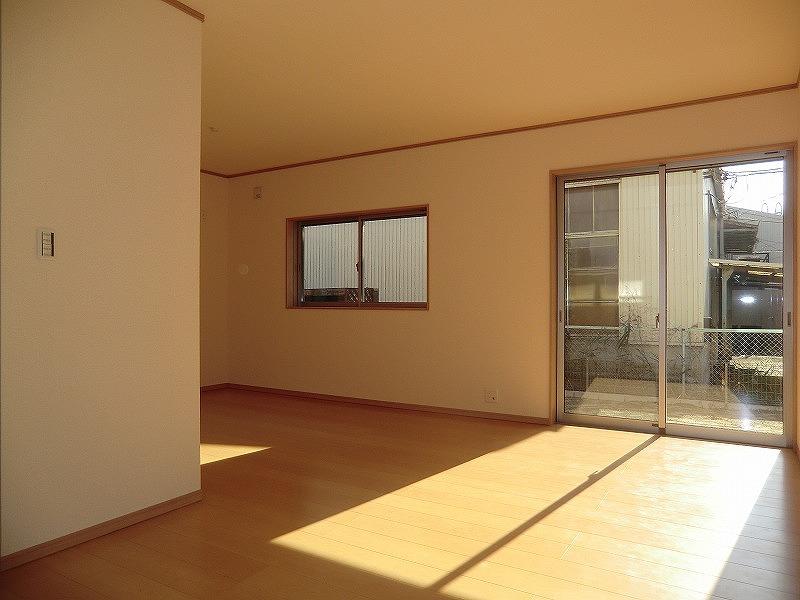 Living. Local (12 May 2013) Shooting