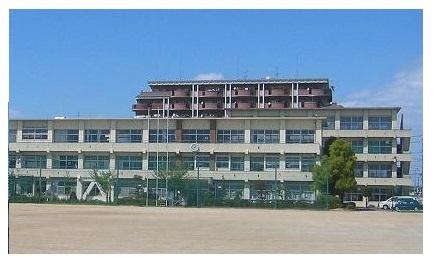 Junior high school. Iwakura 750m until junior high school