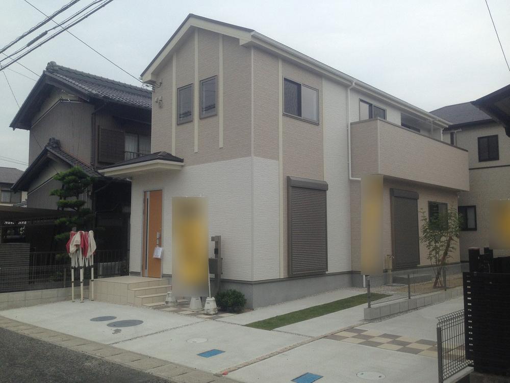 Local appearance photo. Parking two cars Allowed! 