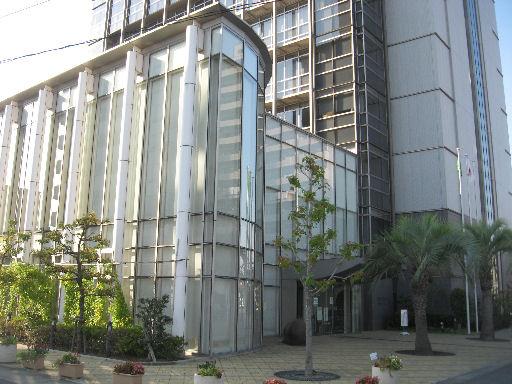Government office. Iwakura 100m to city hall
