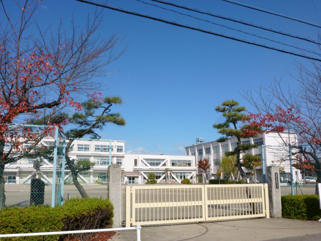 Primary school. Iwakura to South Elementary School (Elementary School) 760m