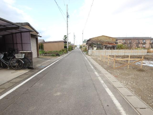 Other local. Frontal road