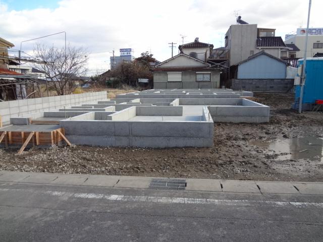 Local photos, including front road. Local photos, including the front road